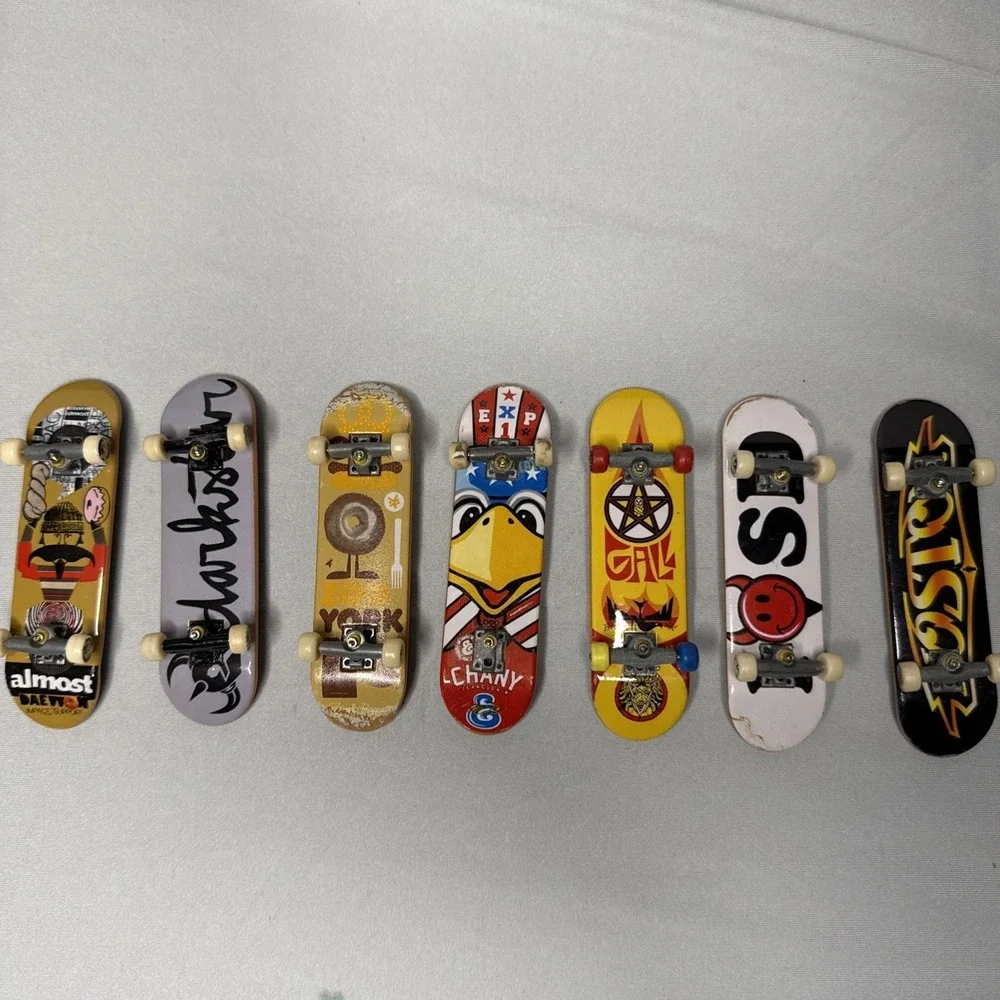 Vintage Tech Deck Fingerboard Lot 7 Boards w/ Display Carrying Case READ